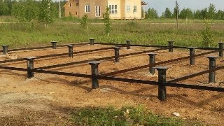 Установка и монтаж - винтовые сваи в Шарыпово для свайного фундамента дома. Цена от 2067 руб - видео закручивание